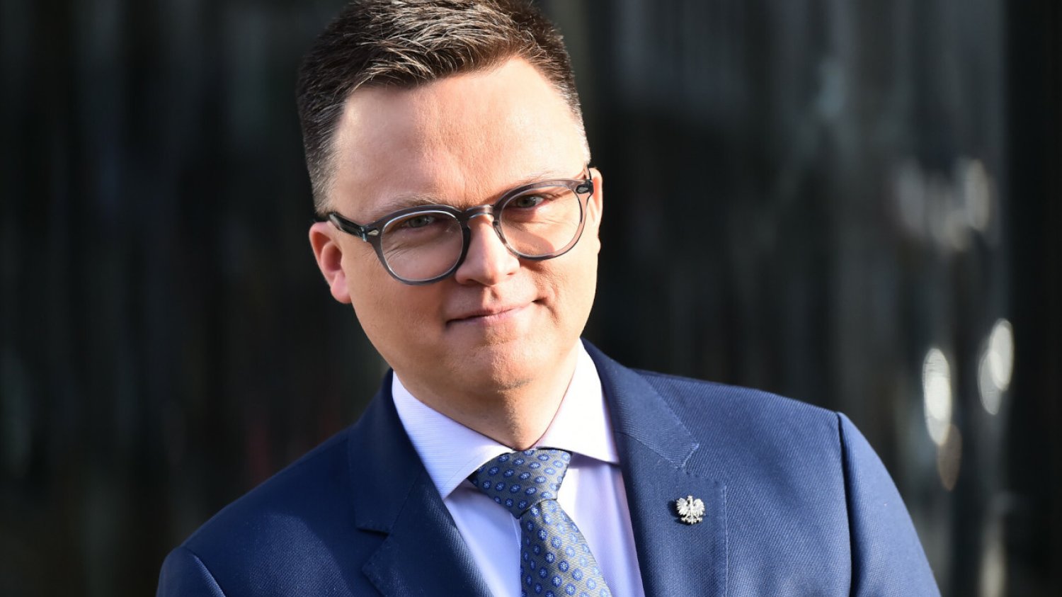 Szymon Hołownia tyle daje na tacę.