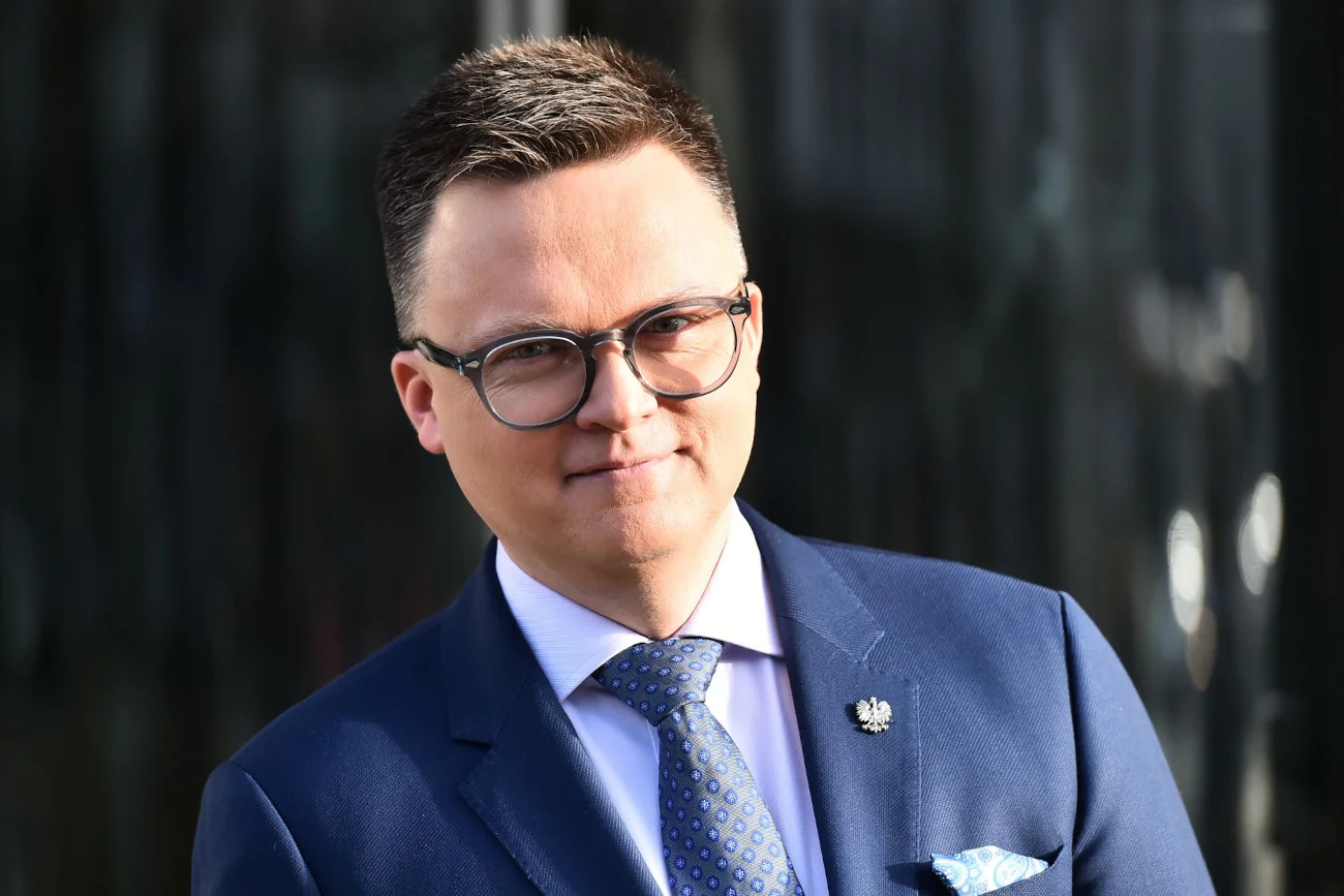 Szymon Hołownia tyle daje na tacę.