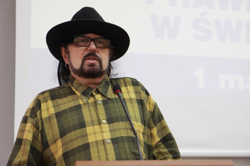 Zbigniew Hołdys przeszedł operację oka.