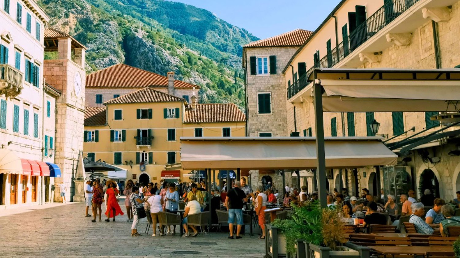 Turyści w Kotorze w Czarnogórze Kotor w Czarnogórze
