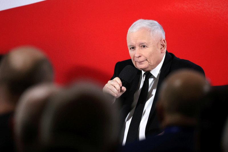 Człowiek, który pracuje przy wiecach Kaczyńskiego: "Tu mówi się to, co prezes chce usłyszeć"
