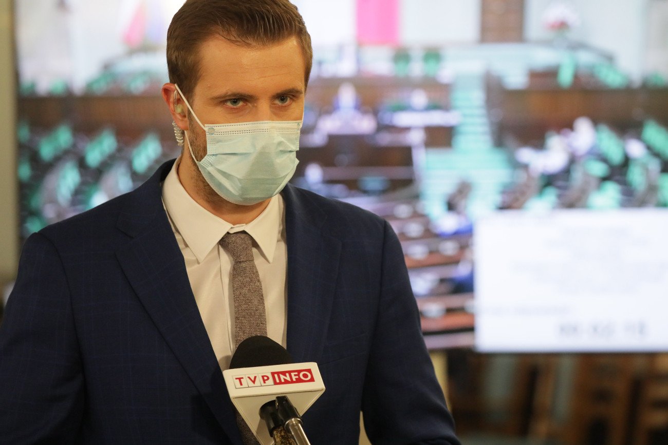 Miłosz Kłeczek, dziennikarz TVP Info, zaatakował w Sejmie Donalda Tuska.