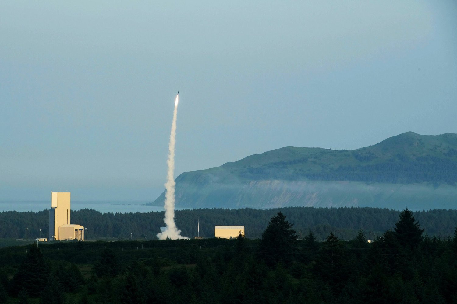 Czym jest European Sky Shield Initiative (ESSI) i jaką rolę odgrywa w tym projekcie system Arrow-3? System Arrow-3 w akcji. To nowa wersja tzw. Żelaznej Kopuły