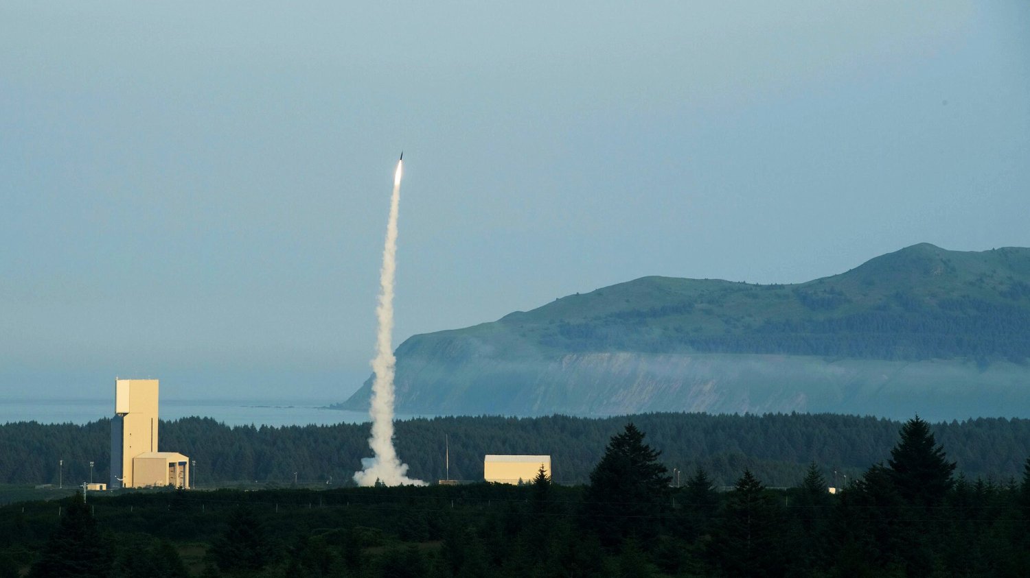 Czym jest European Sky Shield Initiative (ESSI) i jaką rolę odgrywa w tym projekcie system Arrow-3? System Arrow-3 w akcji. To nowa wersja tzw. Żelaznej Kopuły