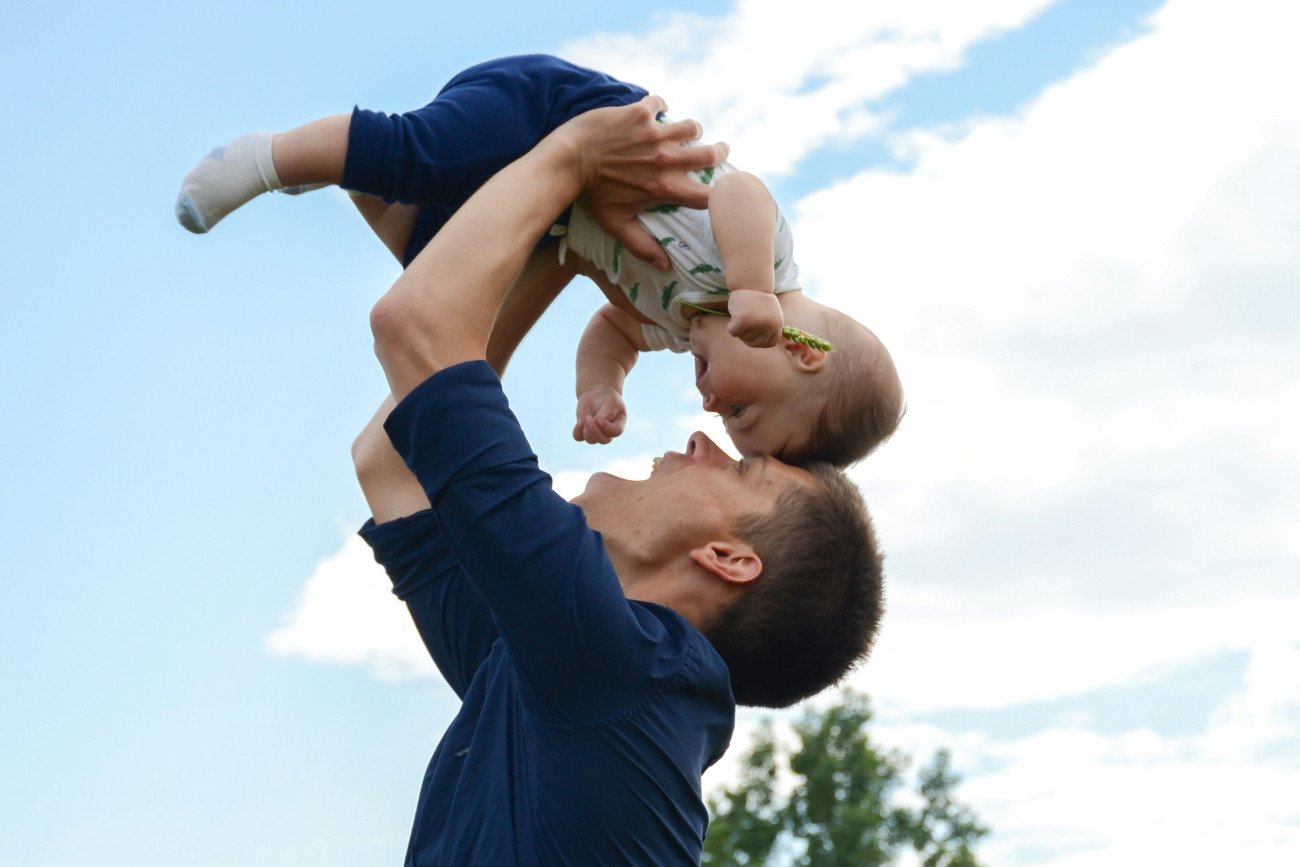 Urlop tacierzyński? "Share The Care" w P&G to coś więcej niż polityka firmy ojciec z synem