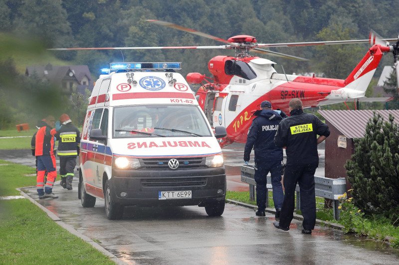 Piorun uderzył w turystów w Tatrach. Trwa największa akcja ratunkowa od lat.