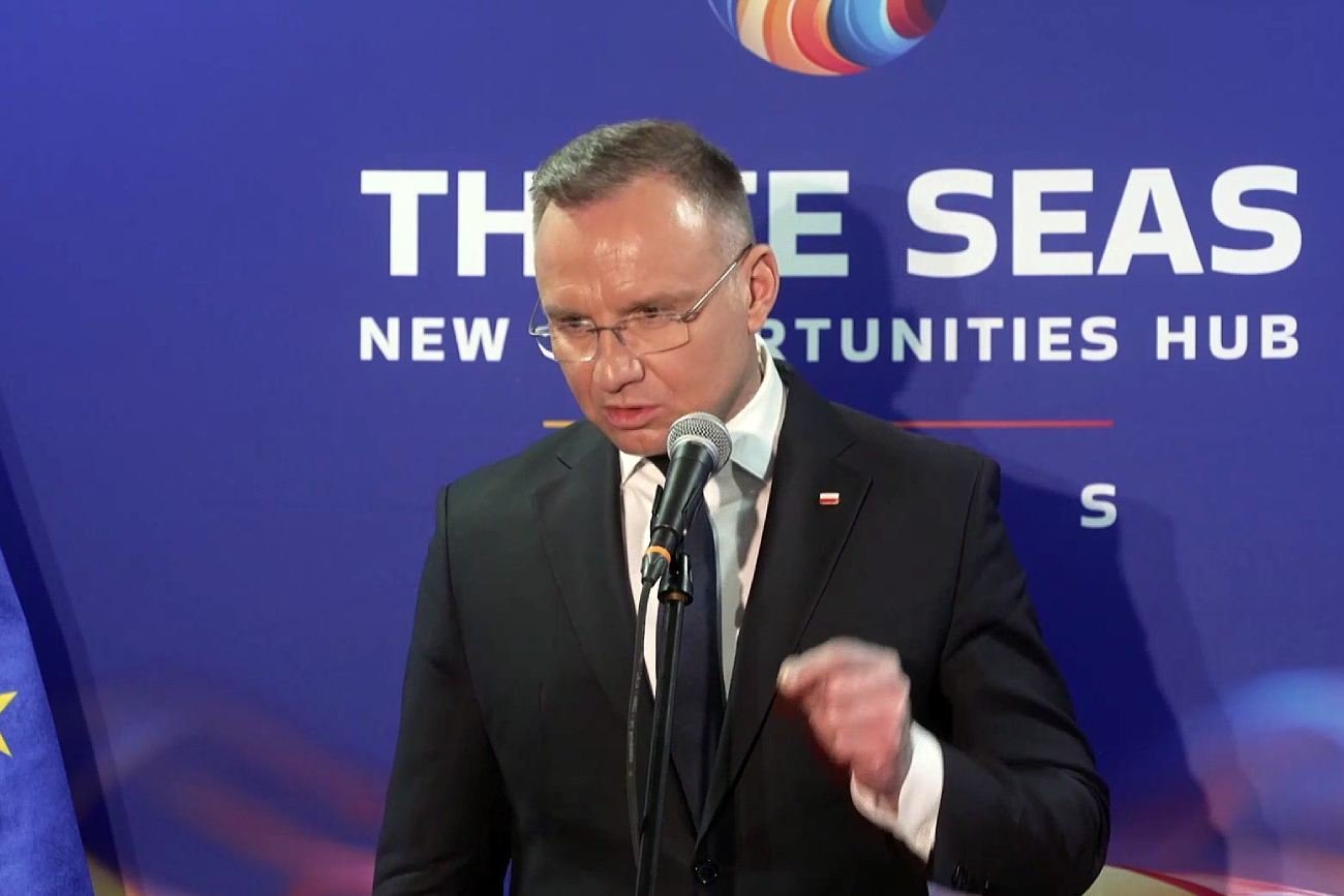 Procedura ułaskawieniowa Dudy ws. PiS-owców. Tłumaczył się z niej w Davos.