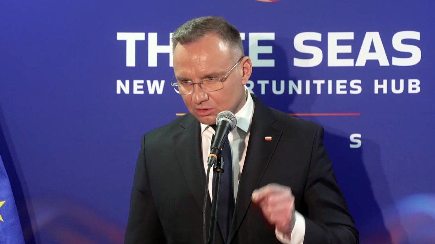 Procedura ułaskawieniowa Dudy ws. PiS-owców. Tłumaczył się z niej w Davos.
