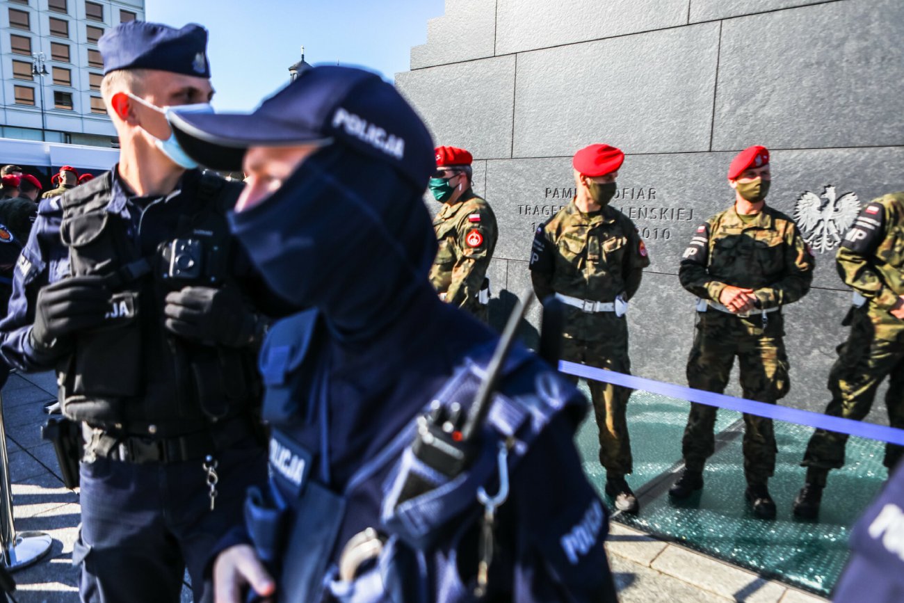 Incydent na rocznicę katastrofy smoleńskiej. Interwencja policji w stolicy