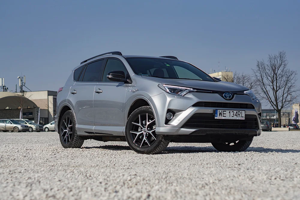 Charakterystyczna linia świateł Toyoty tutaj wygląda naprawdę dobrze.