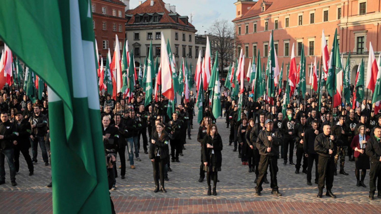 To nie zdjęcie z Monachium z czasów hitleryzmu. Na początku majówki w ten sposób Warszawę opanował ONR.