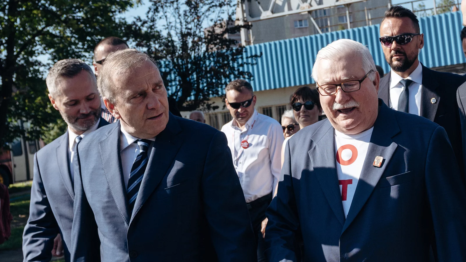 Na tej dzisiejszej opozycji dobrze wiedzą, że pomagam im tylko dlatego, iż nie ma nikogo lepszego i wybieram mniejsze zło - mówi Lech Wałęsa w rozmowie z naTemat.pl.