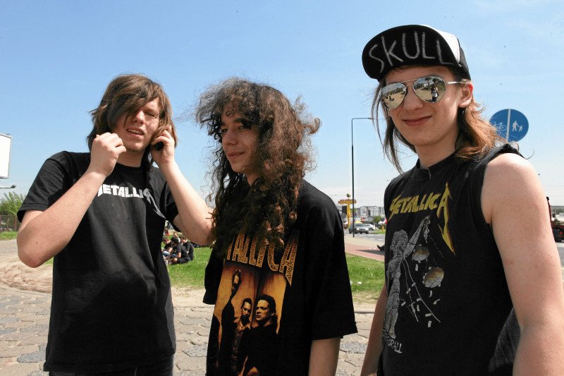 W 2012 roku ta trójka fanów zespołu Metallica zbierała na bilety na koncert w Warszawie.
