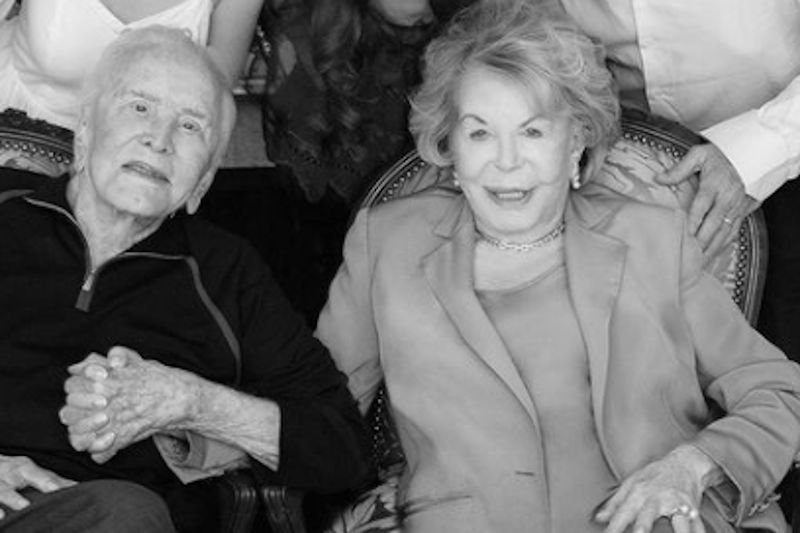 Anne Douglas zmarła 29 kwietnia w swojej posiadłości znajdującej się w Beverly Hills.