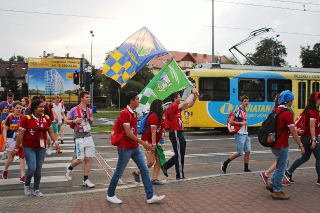 Archidiecezja obiecywała zapłacić za pielgrzymów, wyszło na to, że najwięcej wydali m.in. krakowscy restauratorzy.