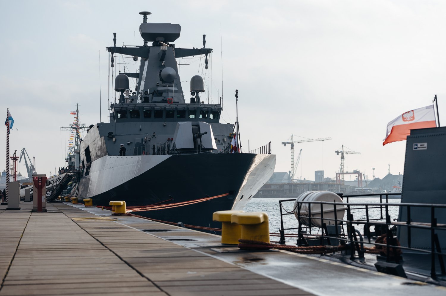 Minister obrony Mariusz Błaszczak zapowiada odbudowę marynarki wojennej.