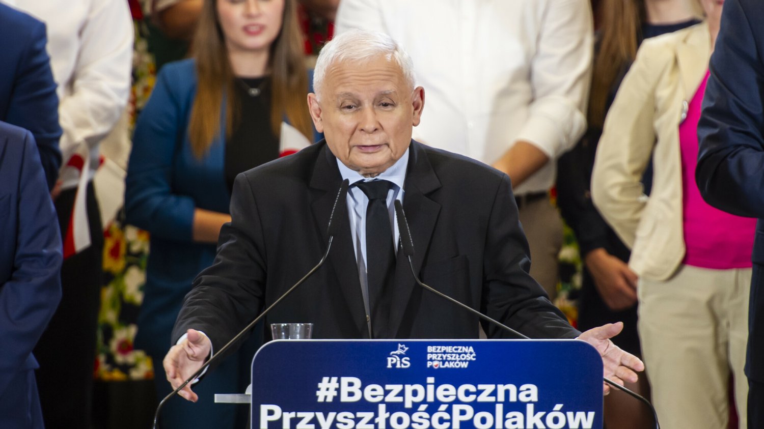 Jarosław Kaczyński skomentował to co, się wydarzyło po tym, jak jego ugrupowanie opublikowało spot z "telefonem od Scholza" Jarosław Kaczyński skomentował to co, się wydarzyło po tym, jak jego ugrupowanie opublikowało spot z "telefonem od Scholza"