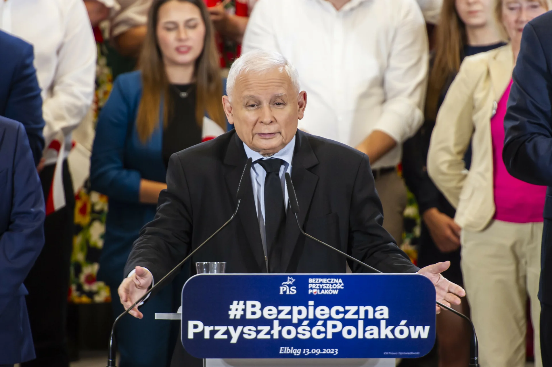Jarosław Kaczyński skomentował to co, się wydarzyło po tym, jak jego ugrupowanie opublikowało spot z "telefonem od Scholza" Jarosław Kaczyński skomentował to co, się wydarzyło po tym, jak jego ugrupowanie opublikowało spot z "telefonem od Scholza"