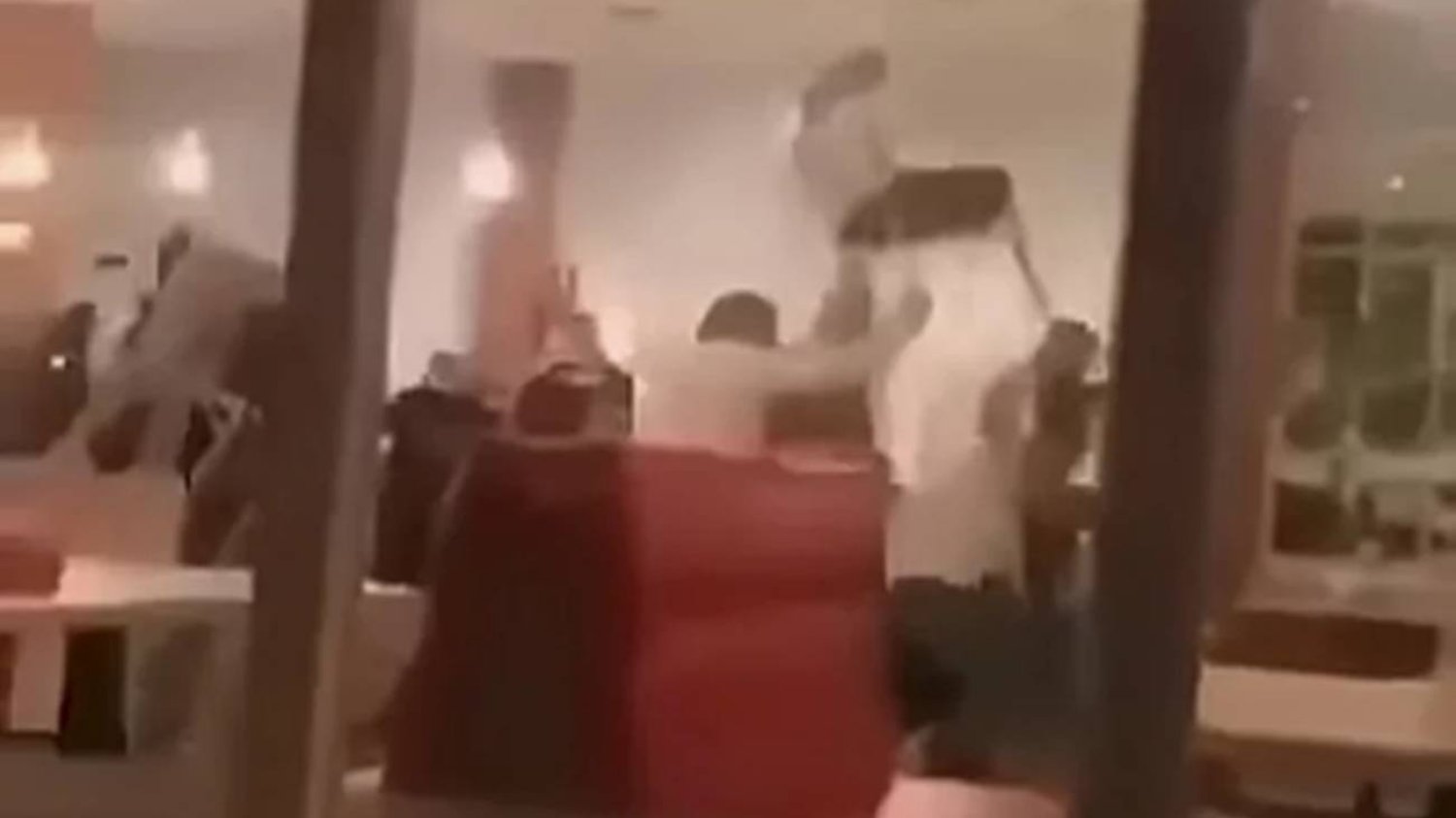 Sochaczew awantura w pizzerii. Polała się krew i rozbito szyby
