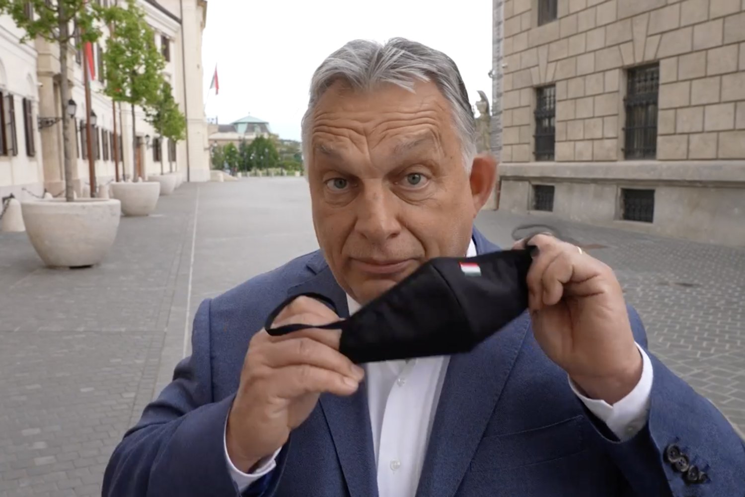 Orbán symbolicznie ściągnął maseczkę. Większość Węgrów jest już zaszczepiona.