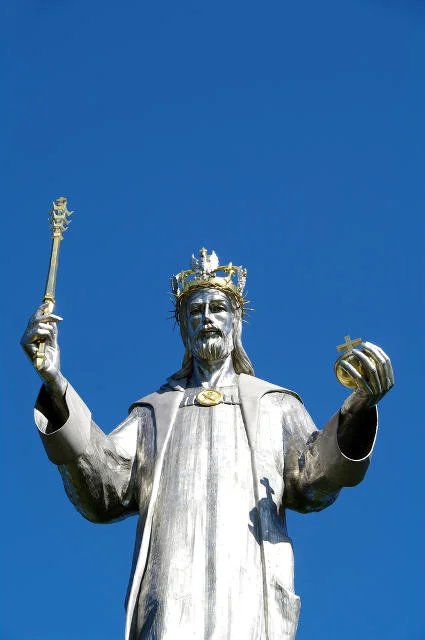 Monumentalna rzeźba Jezusa Chrystusa