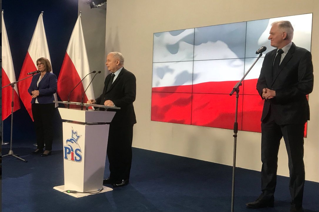 Prezes PiS Jarosław Kaczyński i wicepremier Jarosław Gowin wzięli udział we wspólnej konferencji prasowej na temat "Konstytucji do Nauki".