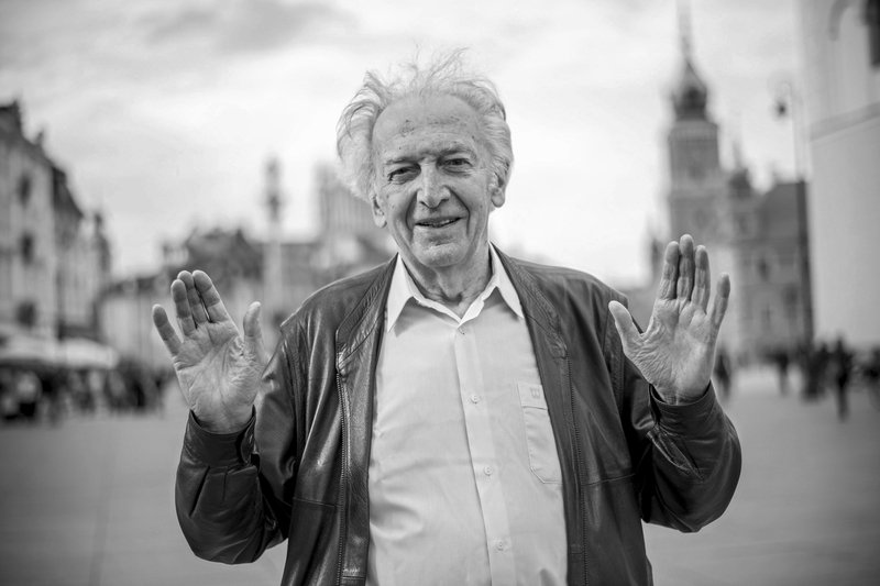 Artysta stworzył postać Gapiszona i Kwapiszona.