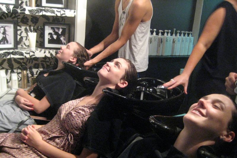 Raz, dwa -tzy razy w tygodniu, a może codziennie? Jak często warto myć głowę?