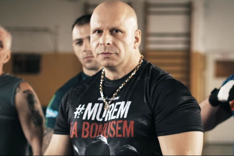 Więźniowie Zakładu Karnego w Siedlcach nagrali rapowy numer, by przestrzec młodych przed wejściem na przestępczą ścieżkę.