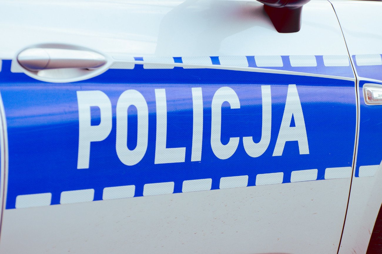 Wypadek radiowozu z nastolatkami w Dawidach Bankowych. Są pierwsze zarzuty radiowóz