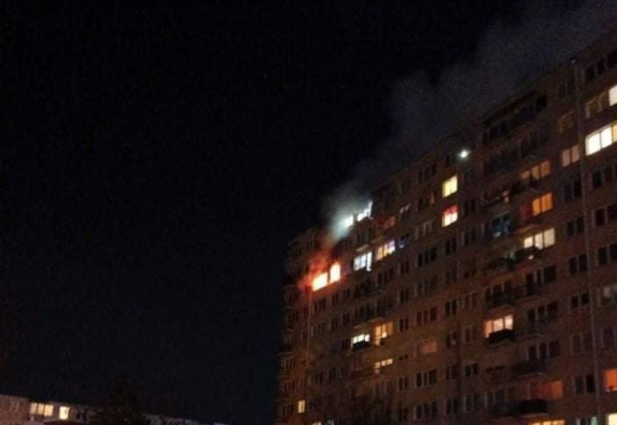 Pożar wieżowca w Toruniu. Zniszczone mieszkania i ewakuacja mieszkańców.
