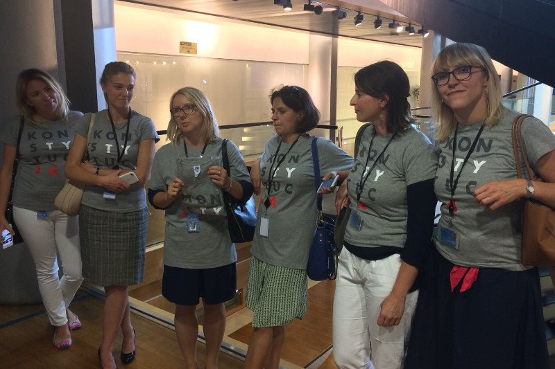 Pracujące w Europarlamencie Polki zaprotestowały w obronie niezależności Sądu Najwyższego