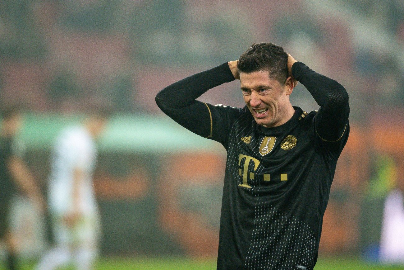 Robert Lewandowski zaliczył dwie porażki z rzędu. Najpierw z reprezentacją Polski, a następnie w Bayernie Monachium.