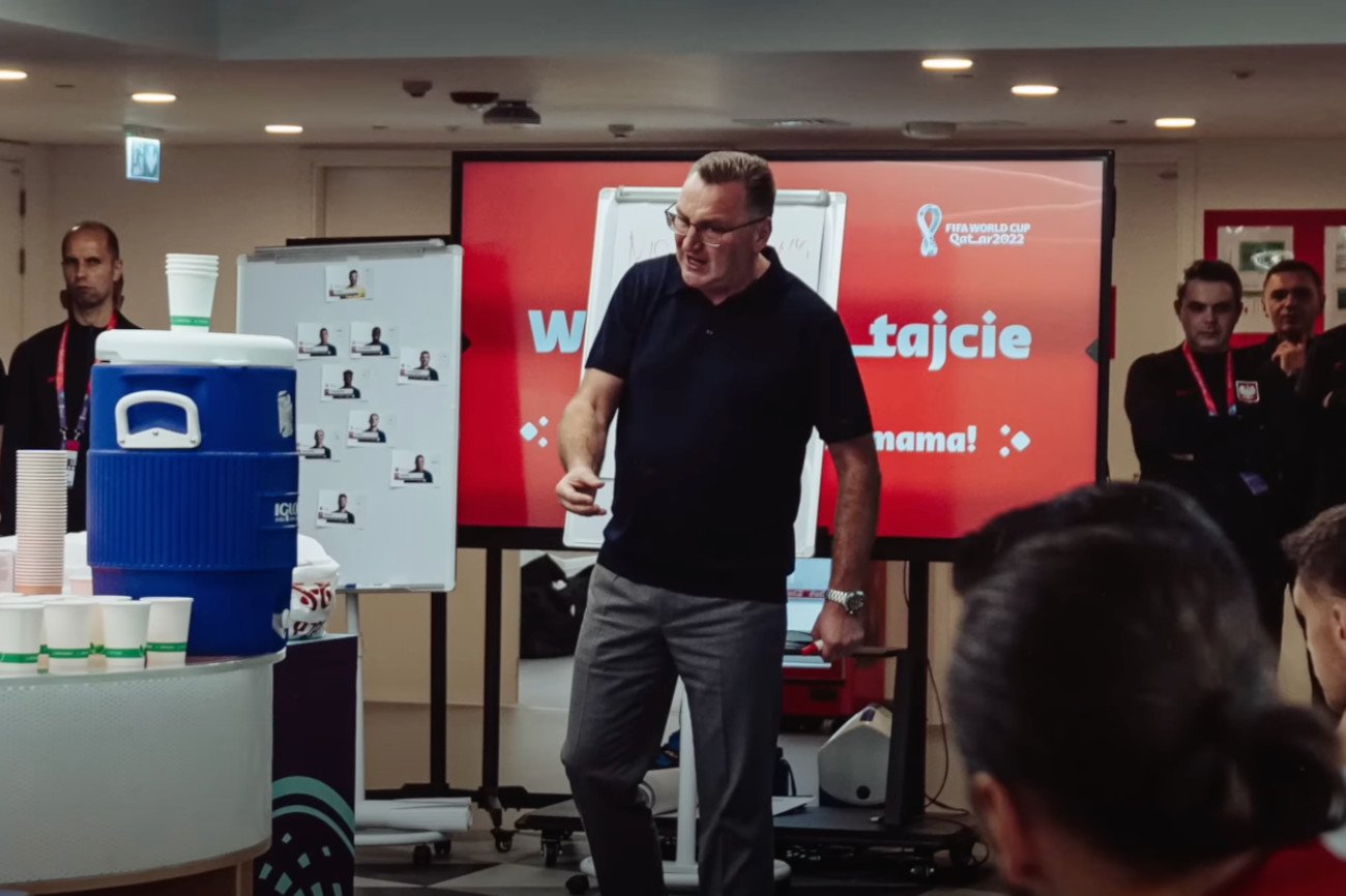 Trener Czesław Michniewicz mocno motywował zespół w przerwie meczu z Francją. Polacy zagrali niezłe spotkanie.