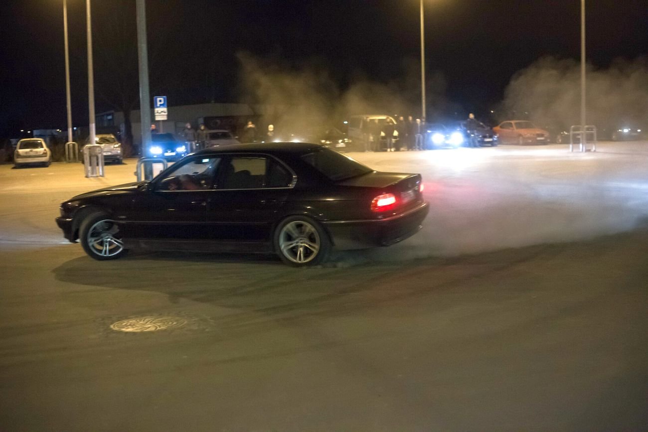 Oddać część miasta na nielegalne wyścigi? To bardzo zły pomysł.