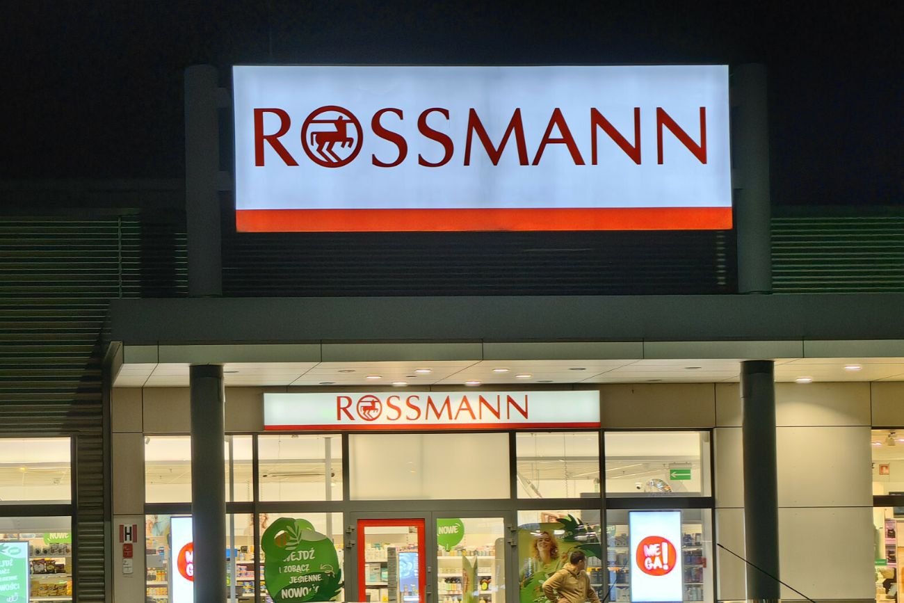 Promocje w Rossmannie. Tu znajdziesz świetne prezenty na święta. Rossmann wystartował z nową gazetką promocyjną. Można znaleźć wiele propozycji prezentów na święta.