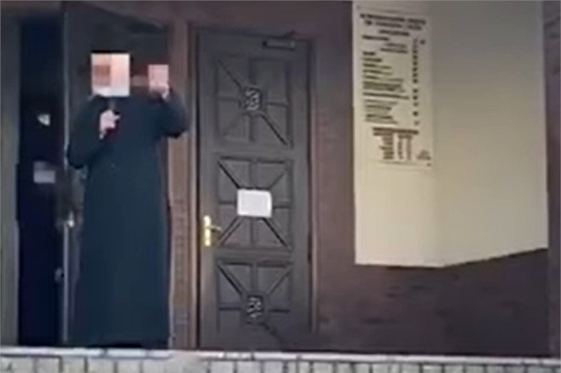 "Kazanie" księdza do protestujących kobiet.