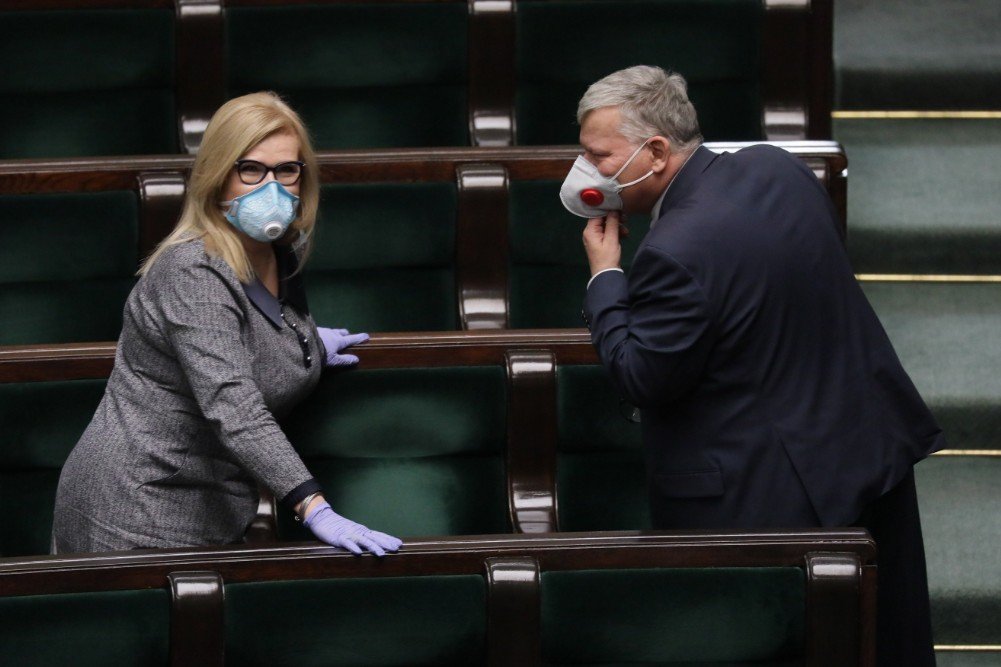 Nadzwyczajne posiedzenie Sejmu. Posłowie przegłosowali ustawę, w myśl której od teraz będą pracować zdalnie w czasie epidemii koronawirusa.