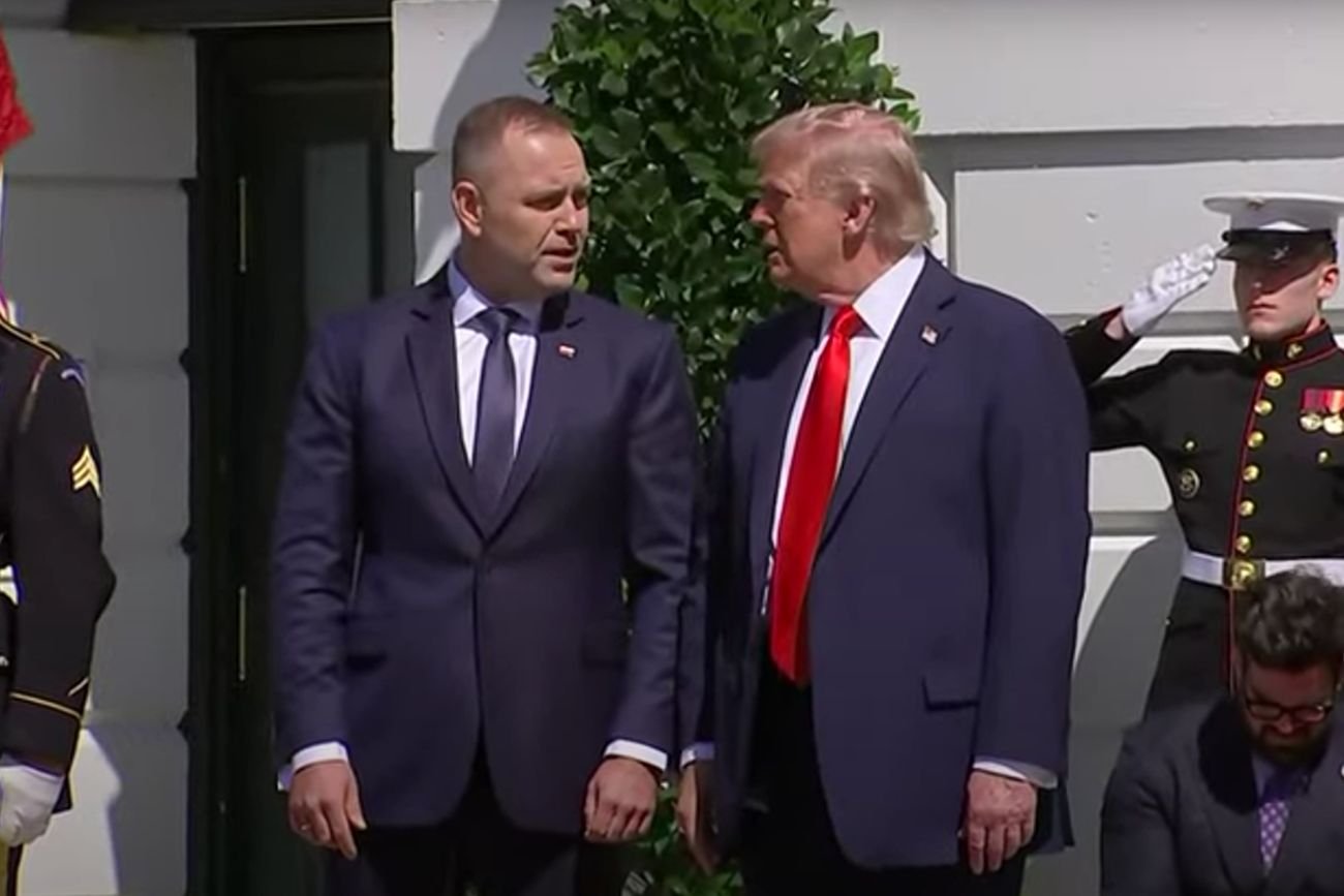 Nawrocki długo musiał czekać na Trumpa. Tak go przywitał prezydent USA Nawrocki długo musiał czekać na Trumpa. Tak go przywitał prezydent USA