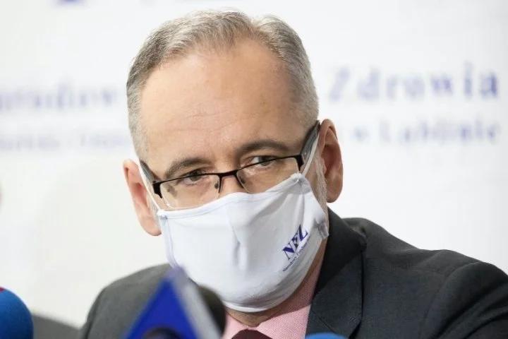 Adam Niedzielski apeluje o wstrzymanie planowych zabiegów.