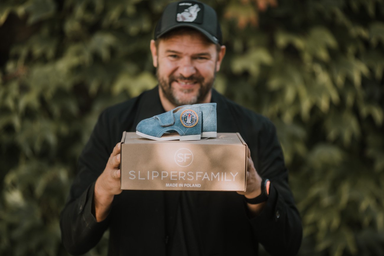 Tomasz Karolak wspiera Slippers Family