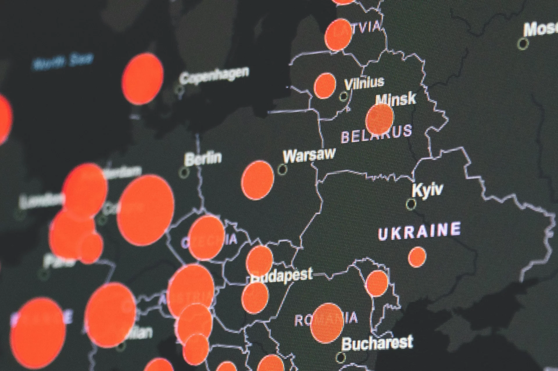 Sytuacja nad Polską jest naprawdę zła. Nasz kraj jest w strefie alarmowej Mapa