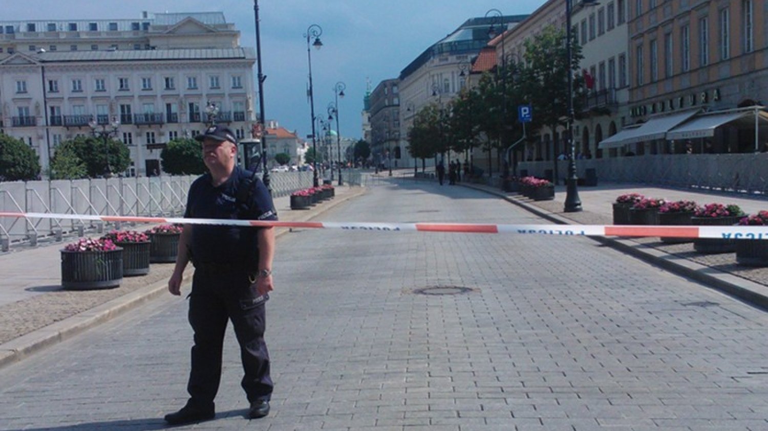 Mnie te barierki i wydzielone przejścia nasuwają zdjęcia z getta - komentuje młody warszawiak. Już wkrótce kulminacyjny punkt 87 miesięcznicy.