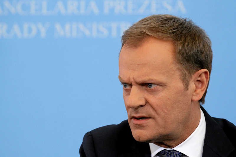 Donald Tusk wysłuchał tłumaczeń Jarosława Gowina, który informował o nielegalnym handlu embrionami.