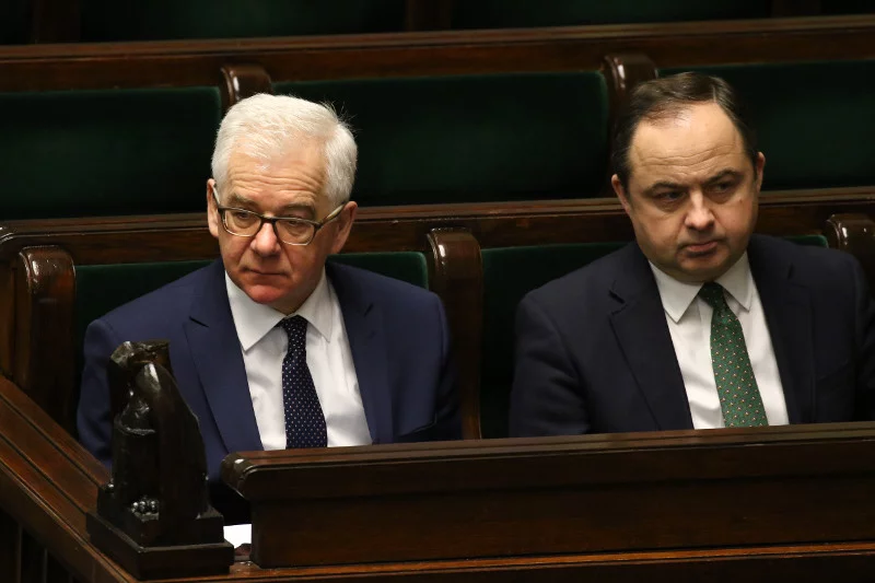 Szef MSZ Jacek Czaputowicz i wiceszef MSZ Konrad Szymański podczas sejmowej debaty na temat zadań polskiej polityki zagranicznej w 2018 roku