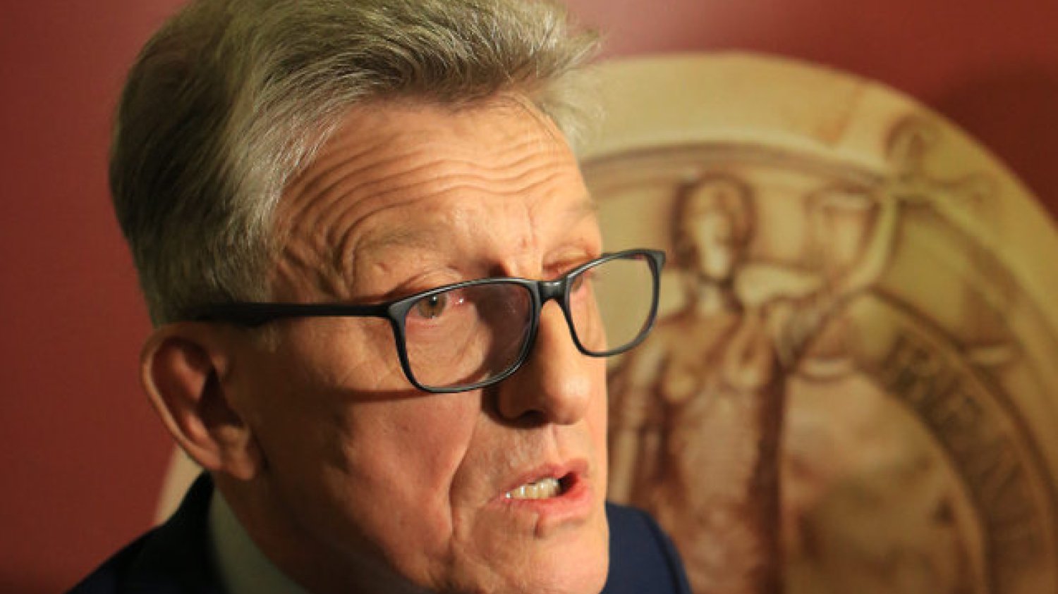 Prokurator Piotrowicz, który ma na koncie również oskarżanie opozycji demokratycznej w czasach PRL, twierdzi, że był wrogo nastawiony do tamtego ustroju.