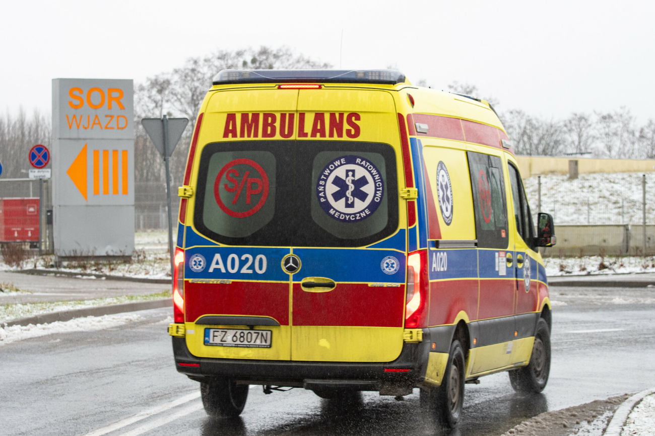 8-latka potrącona na szkolnym parkingu. Dziecko jest w ciężkim stanie