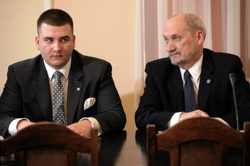 Ministerstwo Obrony Narodowej zamiast odpowiedzieć na pytania dziennikarza, zadało mu własne.