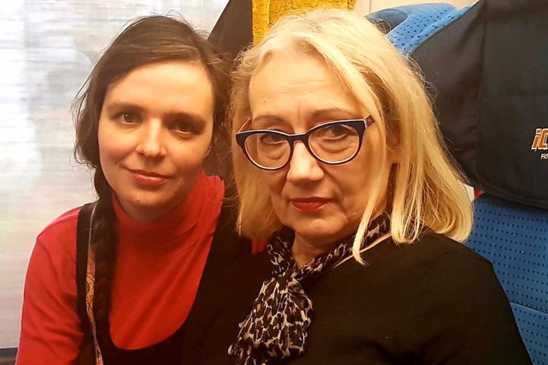 Posłanka spotkała w pociągu swoje hejtera.