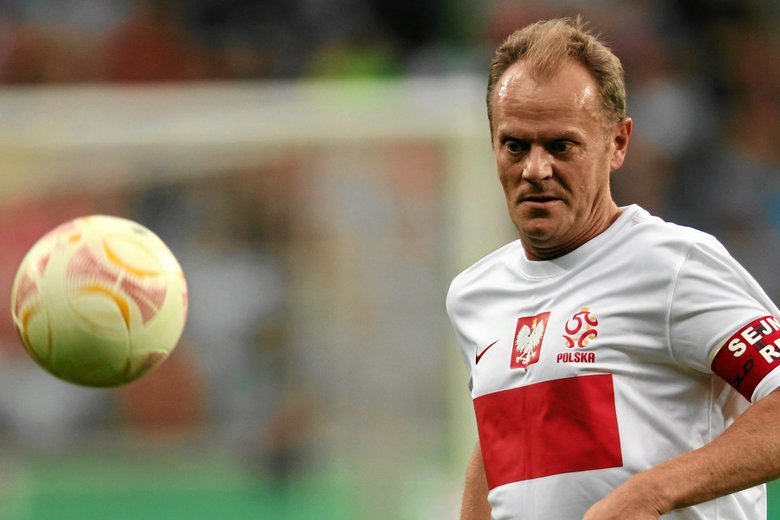 Donald Tusk apeluje o wsparcie dla polskich piłkarzy po przegranej z Senegalem na mundialu.